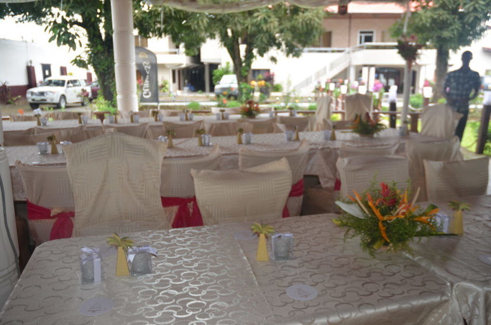 Embassy Suites Hotel Monrovia Extérieur photo
