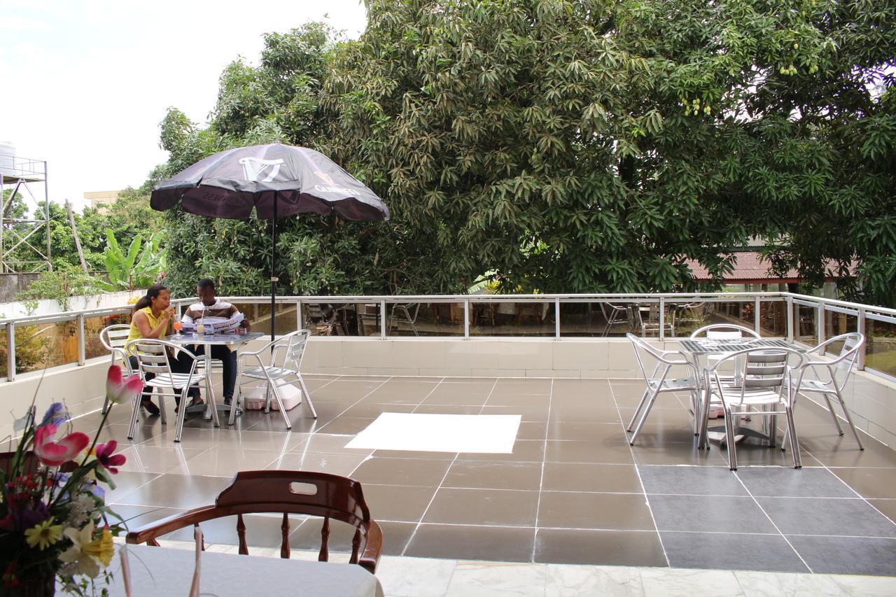 Embassy Suites Hotel Monrovia Extérieur photo