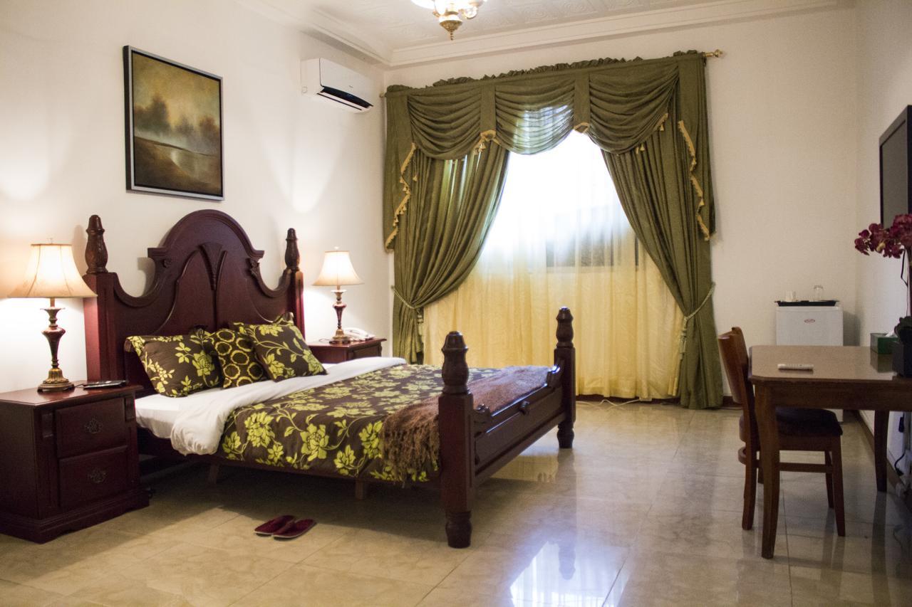 Embassy Suites Hotel Monrovia Extérieur photo