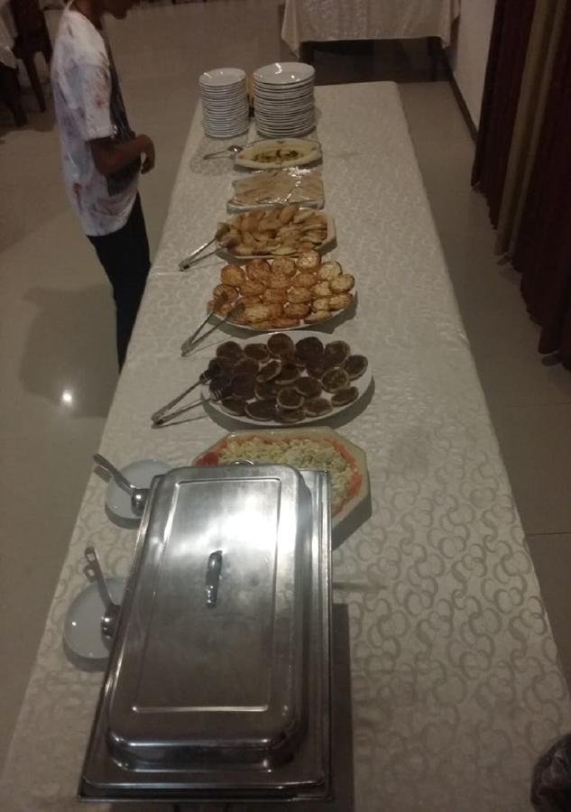 Embassy Suites Hotel Monrovia Extérieur photo