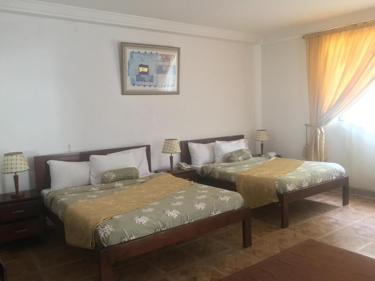 Embassy Suites Hotel Monrovia Extérieur photo